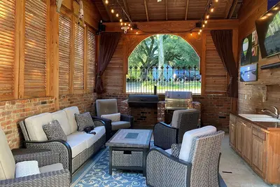 Image de 5-Star Spacious & Private Downtown Natchez Home!