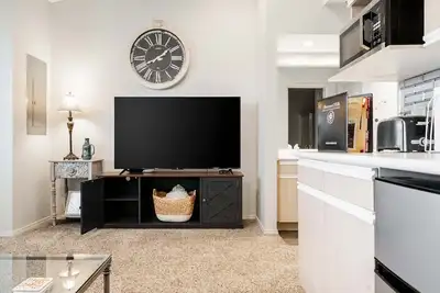 Image de King Suite with Kitchenette, Whirlpool Tub, Sofa Bed and Private Balcony