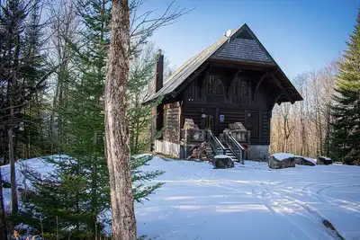 Image de Cote Nord Tremblant Log Cabin 4 bedroom spa, pool, tennis pet friendly