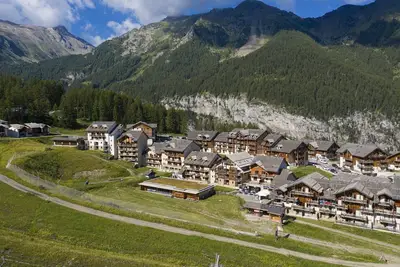 Image de Studio avec Vue Pistes + Balcon Piscine Intérieure