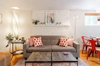 Image de Spacious 1-bedroom apartment, 10 minutes drive to Seattle Waterfront.