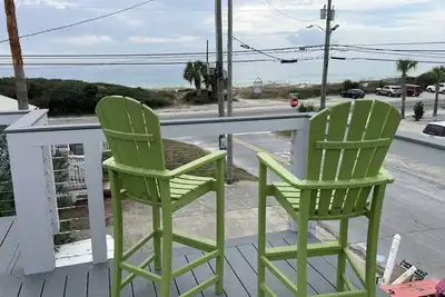 Image de Key Lime Cottage - 1930's 2 bed 2 bath beach cottage - Steps from the Sand