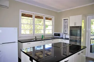 Image de Convenient spacious 4-bedroom house in Salisbury