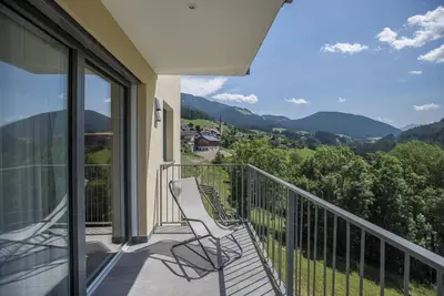Image de Appartement de vacances \"Kronsun - Entspannung\" avec vue sur les montagnes, Wi-Fi, balcon et jardin