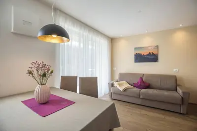 Image de Appartement \"Kronsun - Gemütlichkeit\" avec vue sur les montagnes, balcon et jardin