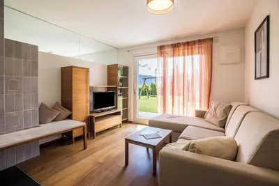 Image de Appartement \"Kronsun - Ruhe\" avec vue sur montagne, balcon et jardin