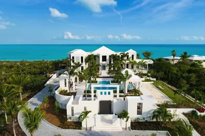 Image de Luxurious 11 bedroom beach villa on Long Bay Beach