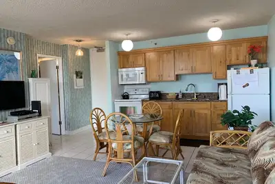 Image de Waikiki Banyan 3410 Stunning Ocean, Surfer & Sunset View's