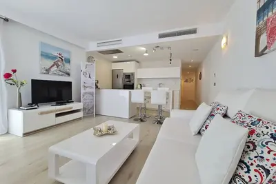 Image de Beach Front, 50m2 Terrace, Attic Apartment - Unique Modern Fuengirola - 8 sleeps