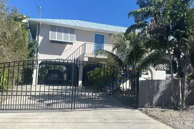 Image de New listing 3bd/2bt Sleeps 8 \"Sunset Paradise Villa\" on canal Big Pine Key
