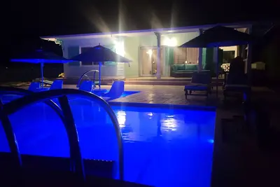 Image de Private Luxury Beachfront Villa, Private Beachside Pool, Courtesy Car Included