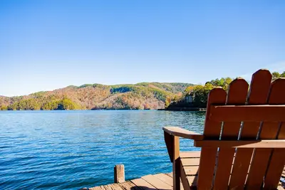 Image de Welcome to Black Bear Lodge at beautiful Lake Jocassee!