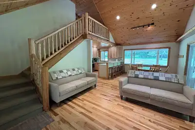 Image de Woodland Escape with Stunning Riverfront Views