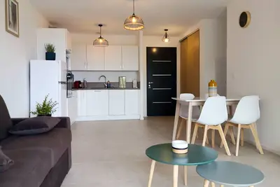 Image de Bel Appartement en rez-de-jardin avec vue montagne.