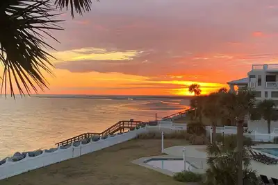 Image de 652 Newhaven Court - Ocean Views and 6 seat golf cart included