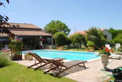 Image de Gîte avec piscine et jardin près de l'Estuaire de la Gironde