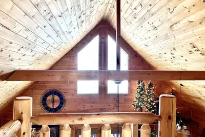 Image de Gorgeous cabin with hot tub 15 minutes from downtown Gatlinburg and Pigeon Forge