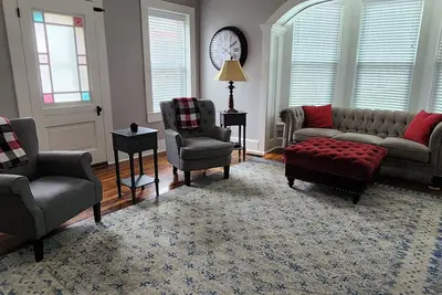 Image de Historic Gem 1840's newly furnished brick house.