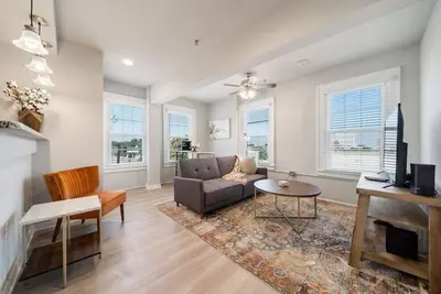 Apt 405 · Stunning Apartment with Waco Downtown View