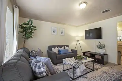 Image de Welcoming 4 Bedroom House | Near Chinatown | King Bed | Full Office | Fast WiFi