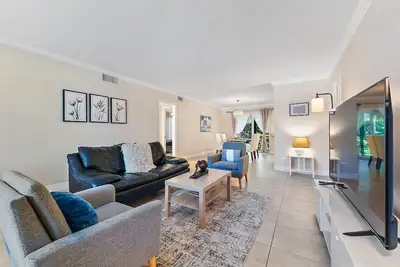 Image de Spacious Beach Apt Walking Distance to Everything