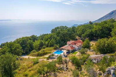 Image de Belle maison de 4 chambres à Jesenice