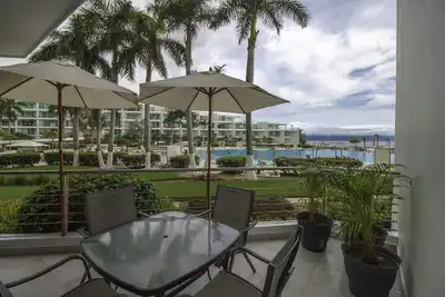 Image de *Poolside Condo**3 Floors*Quiet Location & Surreal Sunsets*