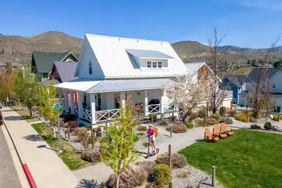 Image de Welcome to Reel Good Times at The Lookout at Lake Chelan