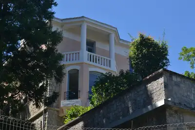 Image de Le Bompard*** 50 m² Villa Art Déco avec jardin