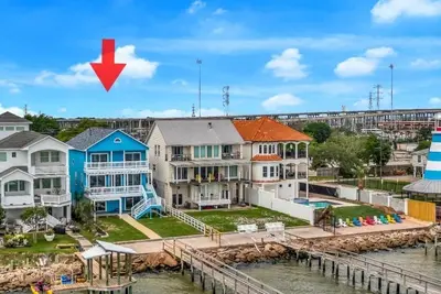 Image de Oceanfront Retreat -Steps from Kemah Boardwalk! Last Minute Deals 832 628 7869!