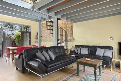 Image de Large House on Wharf Street