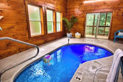 Image de ​🎉 Theater 🎬 | Indoor & Outdoor Pool 👙 Chic Design 😍