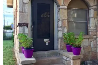 Image de Historic House! Ez 1 mile to Ft Sill! Cozy&Clean!