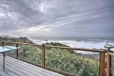 Image de Serenity By The Sea - Chic Oceanfront Home w/ Deck