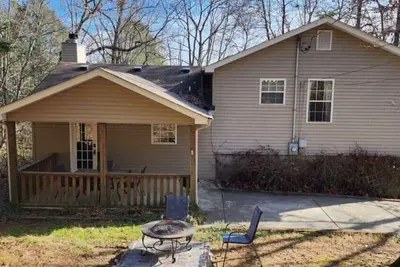 Image de Covenant Cottage with outdoor dining!