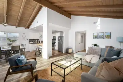 Cozy Modern Beach Home in Oxnard Shores