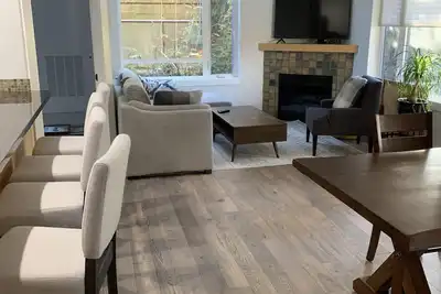 Image de Easily accessible condo just steps to the waterfront walkway in Nanaimo