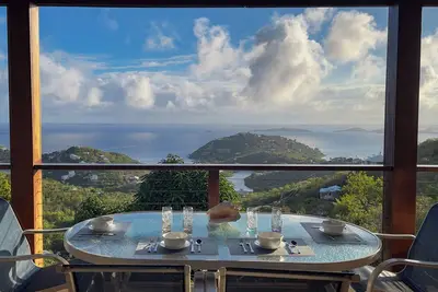 Image de Eureka Villa -Stunning Views in Paradise 2br/2. 5ba