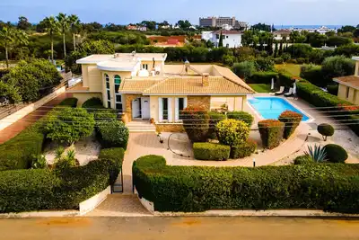 Image de Artisan Homes # Anastel 2 Unique luxury villa with private overflow pool.
