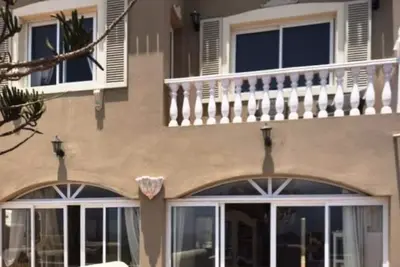 Image de Luxury Front line beach villa with beautiful jacuzzi and amazing sea views