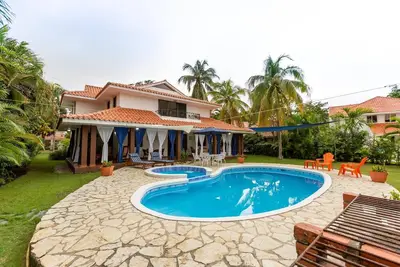 Image de Pool+Jacuzzi| DailyCleaning| Golf| Privacy| Bbq