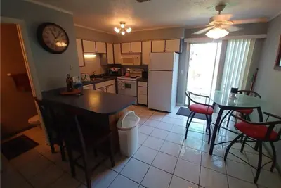 Image de Condo(2-story unit) for rent seasonally, 2bed, 2 bath, Lake Jackson, near all