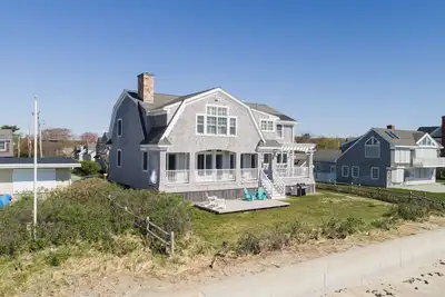 Image de Drakes Island Beach Front Breathtaking Property : Oceanviews and Sandy Beach!