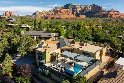 Epic Red Rock View, Dining for 18+, Stargazing From Decks & Patio's, Hot Tub, Fire pit!