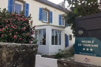 Image de Maison de pêcheur plage à pieds, esprit maison de famille.