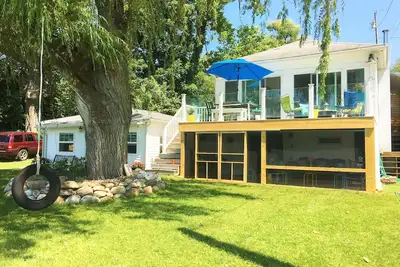 Image de Two Adorable Waterfront Cottages on Beautiful all sports Paradise Lake