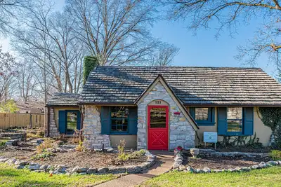 Image de Columbia's Most Beloved Home! Less than one mile from downtown and Faurot Field