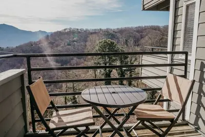 Image de All Reasonable Offers Considered! Smoky Mtns Studios w Balcony