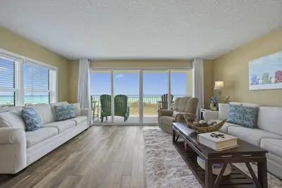 Image de Relaxing Beachfront Corner Condo Cabana Club 101!