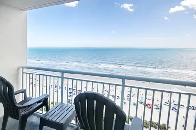 Image de 14th floor oceanfront condo w/ pool & hot tub access, central Ac, & private W/D
